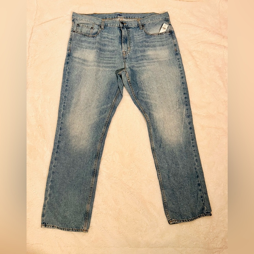Men wash  jeans.